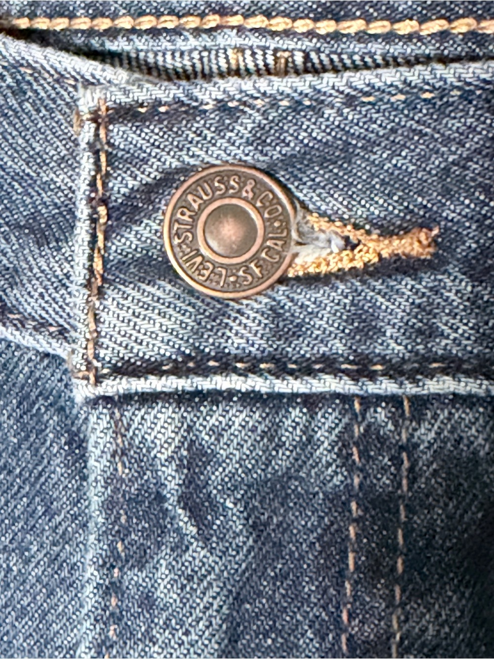 Levi's Women's Cinch Waist Barrel Jeans - Picture 7 of 15